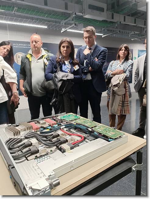 Clicca per scorrere le foto originali ingrandite