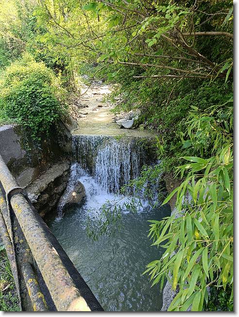 Clicca per scorrere le foto originali ingrandite