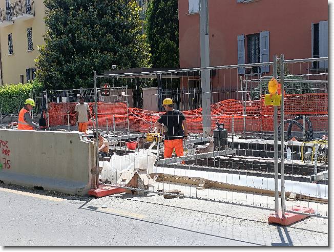 Clicca per scorrere le foto originali ingrandite