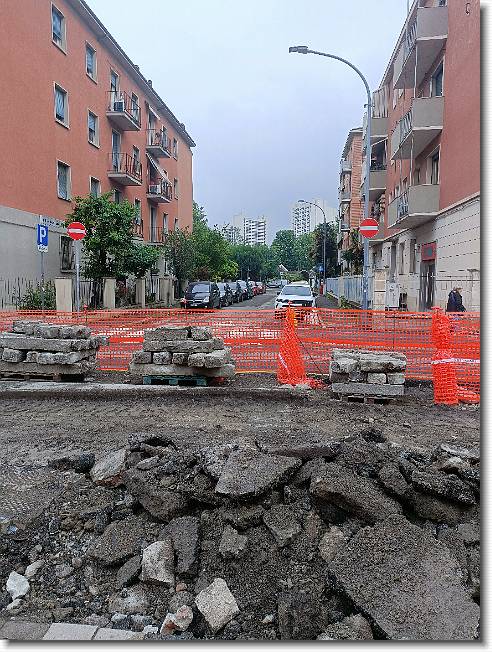 Clicca per scorrere le foto originali ingrandite