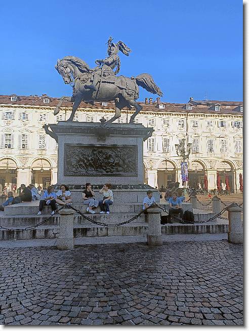 Clicca per scorrere le foto originali ingrandite
