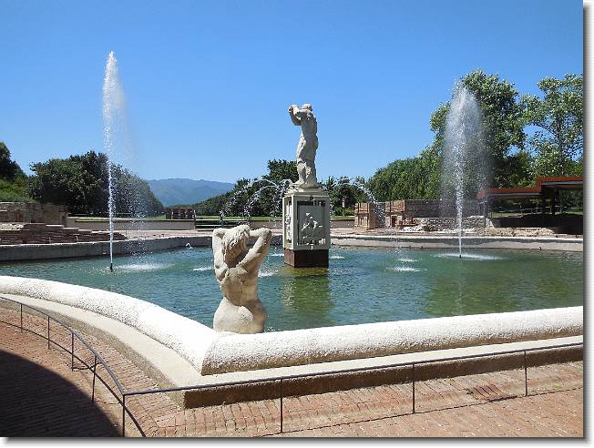 Clicca per scorrere le foto originali ingrandite