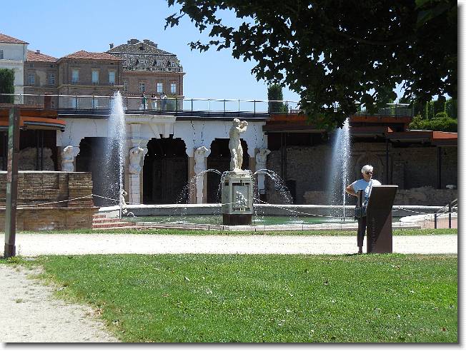 Clicca per scorrere le foto originali ingrandite