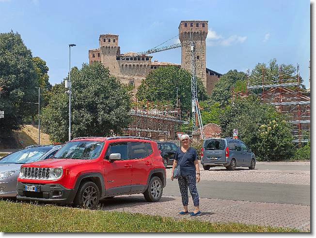 Clicca per scorrere le foto originali ingrandite