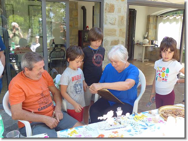 Clicca per scorrere le foto originali ingrandite