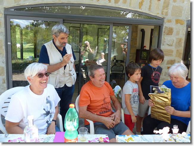 Clicca per scorrere le foto originali ingrandite
