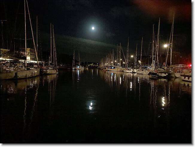 Clicca per scorrere le foto originali ingrandite