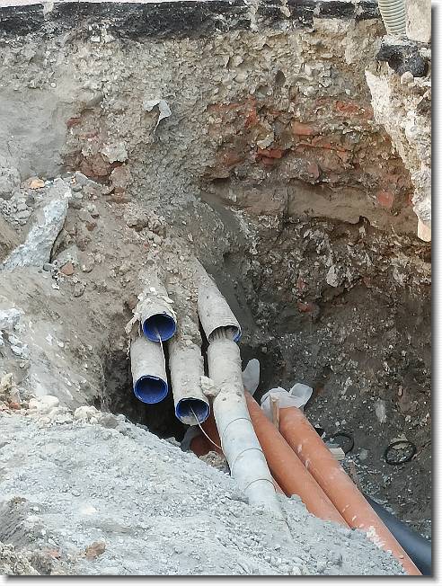 Clicca per scorrere le foto originali ingrandite