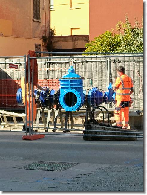 Clicca per scorrere le foto originali ingrandite