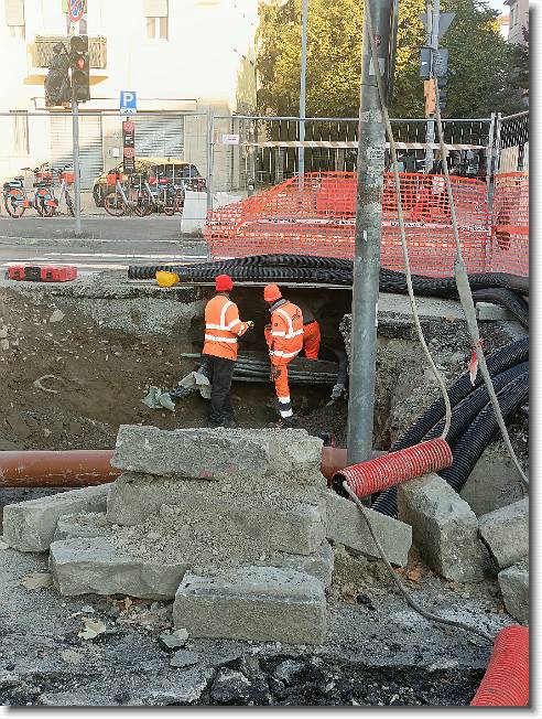 Clicca per scorrere le foto originali ingrandite