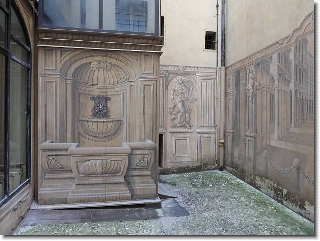 Clicca per scorrere le foto originali ingrandite