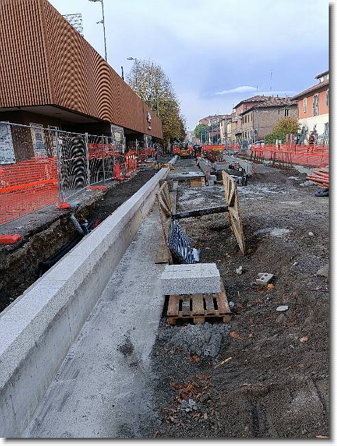 Clicca per scorrere le foto originali ingrandite