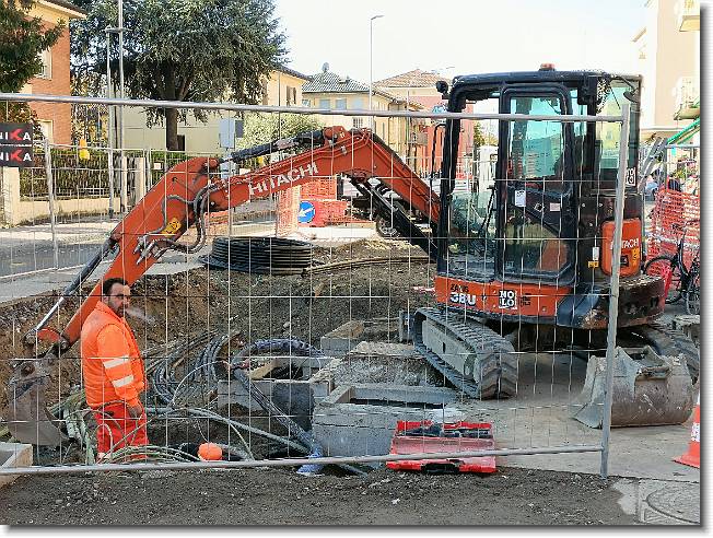Clicca per scorrere le foto originali ingrandite