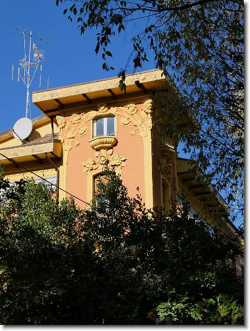 Clicca per scorrere le foto originali ingrandite