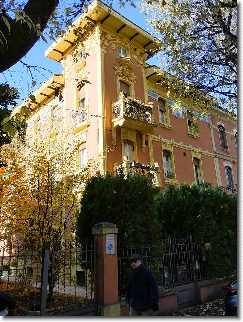 Clicca per scorrere le foto originali ingrandite