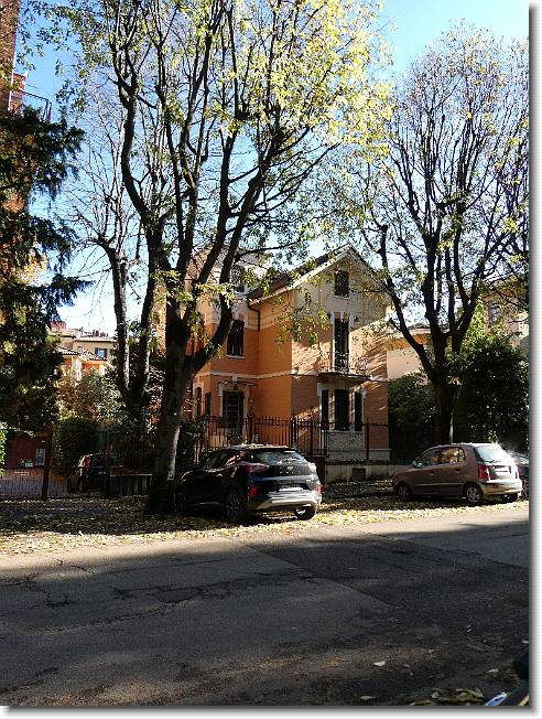 Clicca per scorrere le foto originali ingrandite