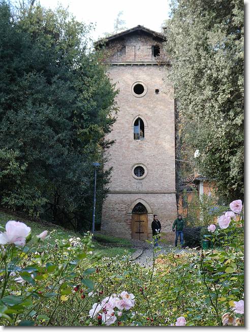 Clicca per scorrere le foto originali ingrandite