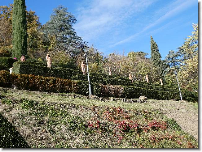 Clicca per scorrere le foto originali ingrandite