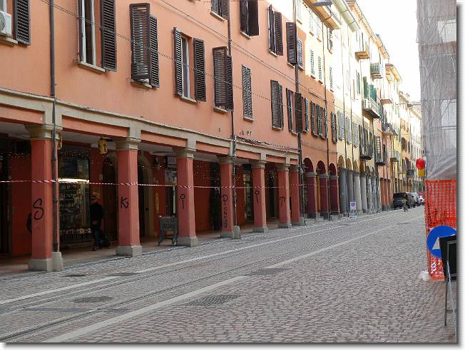 Clicca per scorrere le foto originali ingrandite