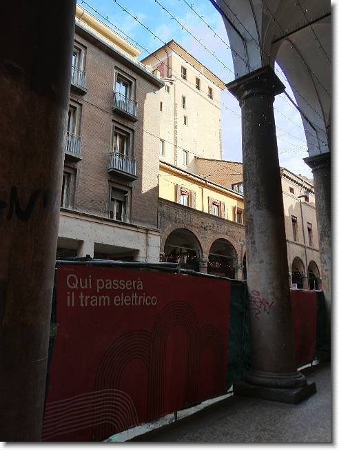 Clicca per scorrere le foto originali ingrandite