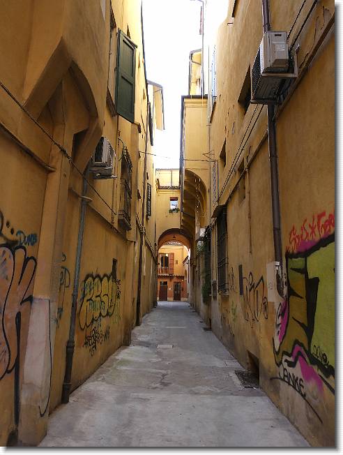Clicca per scorrere le foto originali ingrandite