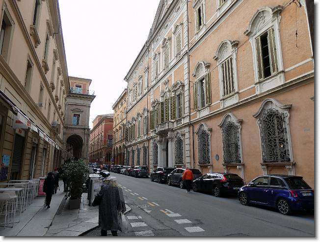 Clicca per scorrere le foto originali ingrandite