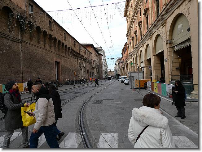 Clicca per scorrere le foto originali ingrandite