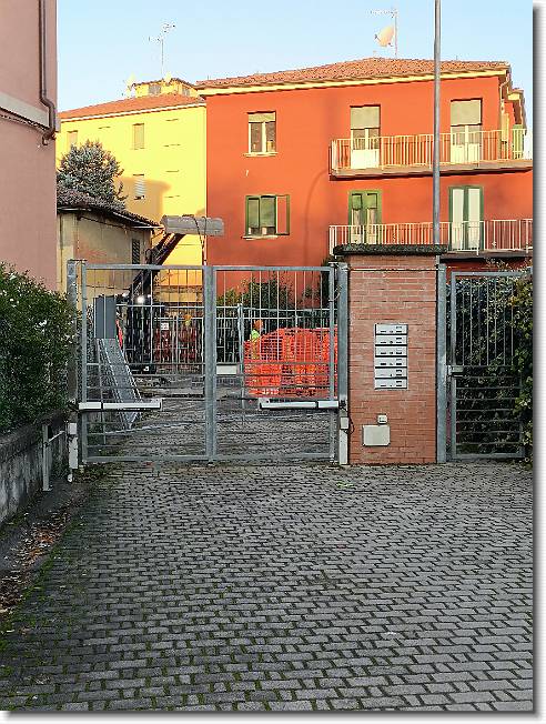Clicca per scorrere le foto originali ingrandite