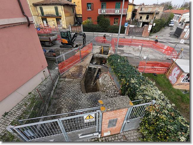 Clicca per scorrere le foto originali ingrandite