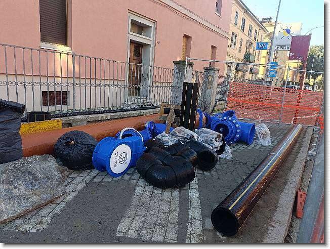 Clicca per scorrere le foto originali ingrandite