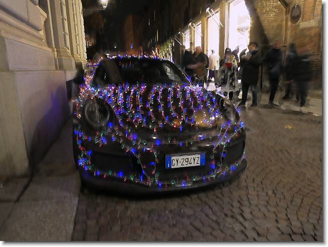 Clicca per scorrere le foto originali ingrandite