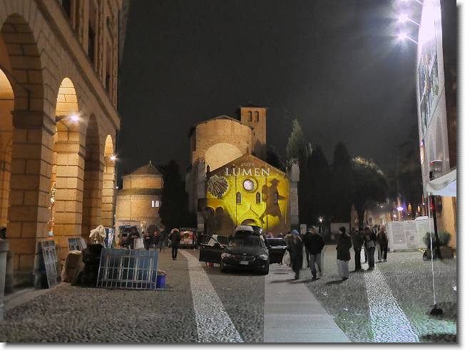 Clicca per scorrere le foto originali ingrandite