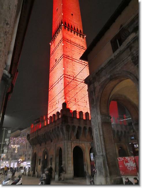 Clicca per scorrere le foto originali ingrandite