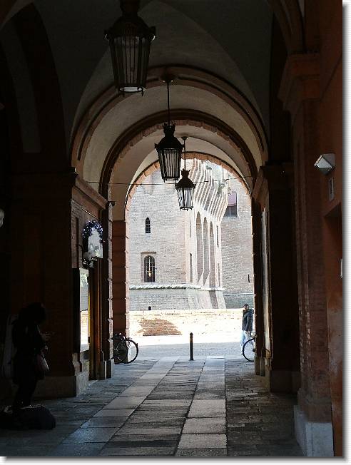 Clicca per scorrere le foto originali ingrandite