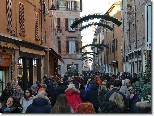 Clicca per scorrere le foto originali ingrandite