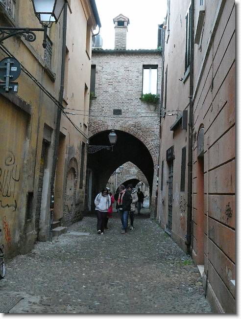 Clicca per scorrere le foto originali ingrandite