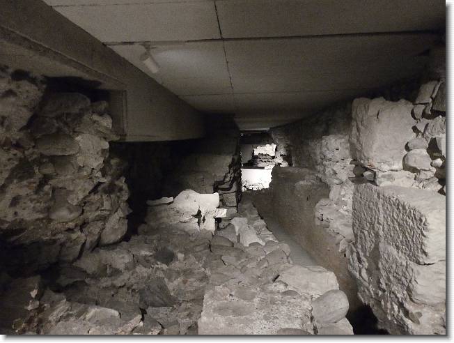 Clicca per scorrere le foto originali ingrandite