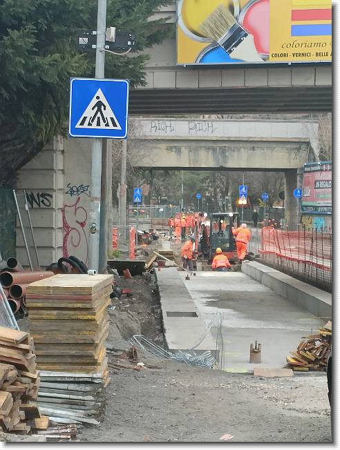 Clicca per scorrere le foto originali ingrandite