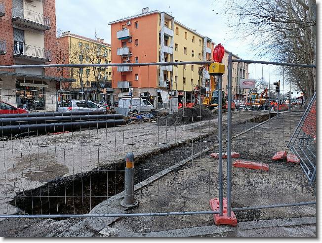 Clicca per scorrere le foto originali ingrandite