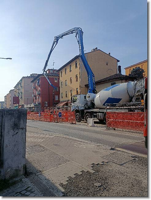 Clicca per scorrere le foto originali ingrandite