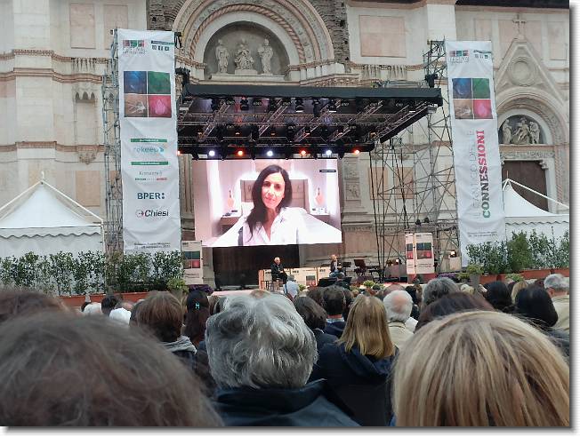 Clicca per scorrere le foto originali ingrandite