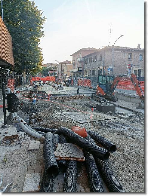 Clicca per scorrere le foto originali ingrandite