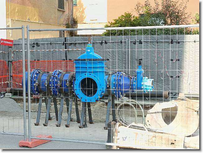 Clicca per scorrere le foto originali ingrandite