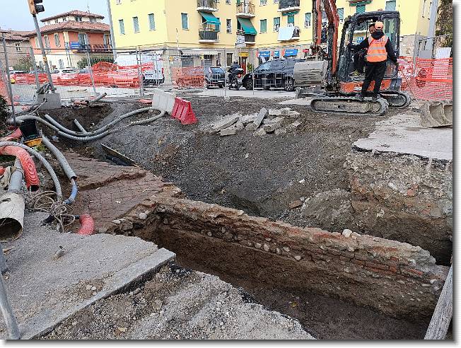 Clicca per scorrere le foto originali ingrandite
