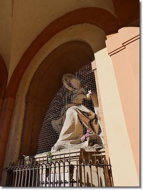 Clicca per scorrere le foto originali ingrandite
