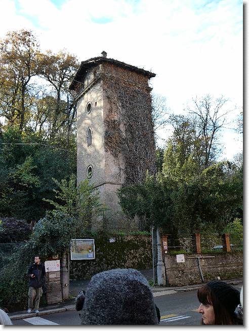 Clicca per scorrere le foto originali ingrandite