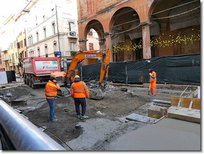 Clicca per scorrere le foto originali ingrandite