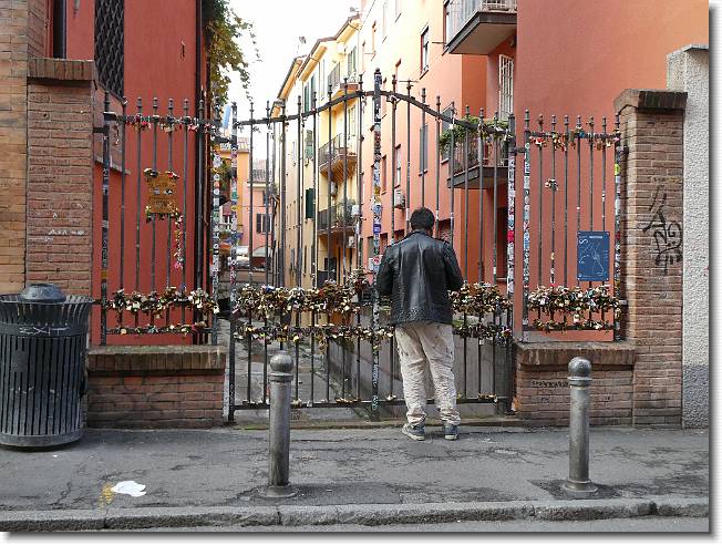 Clicca per scorrere le foto originali ingrandite