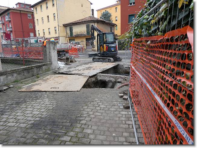 Clicca per scorrere le foto originali ingrandite