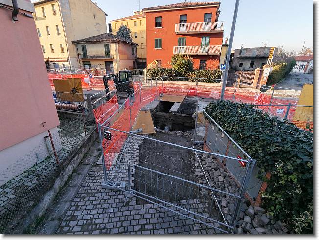 Clicca per scorrere le foto originali ingrandite